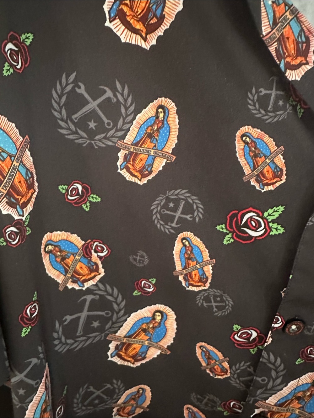 DIXXON Black Short-Sleeve Button-Down Shirt with Multicolor Mary Print - Picture 3 of 4